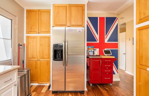 Montecito Cottage | Montecito Beach Cottage. Walk to restaurants.