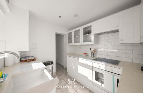 Windsor House | Monthly Stays - Charming 2BR Cottage - Windsor Castle - Free Parking
