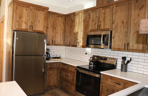 Willamina Cabin | Moody 2-bedroom private cabin minutes from Spirit Mountain casino