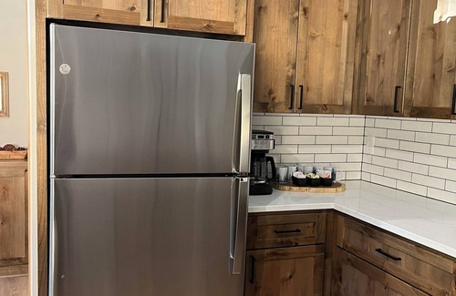 Willamina Cabin | Moody 2-bedroom private cabin minutes from Spirit Mountain casino