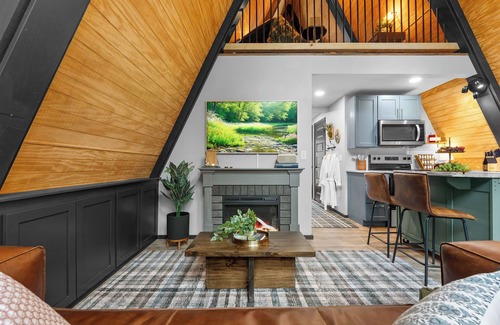 Omaha Cabin | Moody A-Frame Cabin Hot Tub & Fireplace