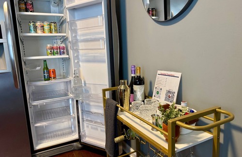 East Memphis Apartment | Moody Blues Studio Perfect for Work or Romance