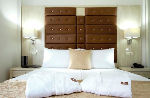 Carihuela Hotel | Moon Dreams Torremolinos - Adults Recommended