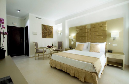 Carihuela Hotel | Moon Dreams Torremolinos - Adults Recommended