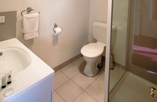 Newhaven Apartment | Moonlight Bay and Gallery Ocean View King Suite #2
