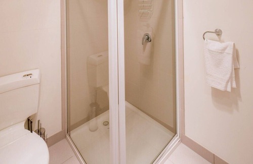 Newhaven Apartment | Moonlight Bay and Gallery Ocean View King Suite #2