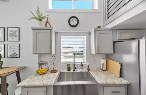 Fredericksburg Resort | Moonlight Views - Tiny Home #54nWelcome to enchanting getaway in Fredericksburg