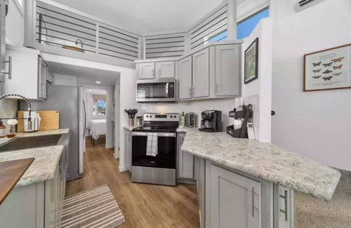 Fredericksburg Resort | Moonlight Views - Tiny Home #54nWelcome to enchanting getaway in Fredericksburg