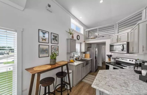 Fredericksburg Resort | Moonlight Views - Tiny Home #54nWelcome to enchanting getaway in Fredericksburg