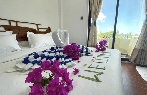 Guraidhoo House | Moonlit Haven
