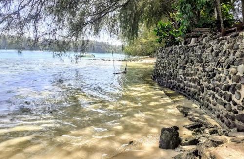 Moorea-Maiao House | MOOREA - Local Spirit Family 3