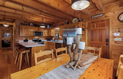 Ellijay Cabin | Moosin' Around Ellijay GA