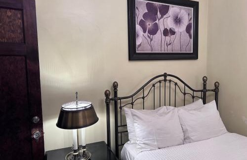 Buffalo House | Moreland Guesthouse