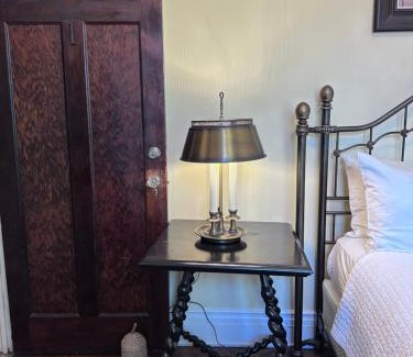 Buffalo House | Moreland Guesthouse