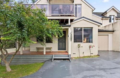 Bright House | Morses Creek Getaway
