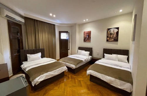 Qasr an-Nil Hotel | Motel 5 Square