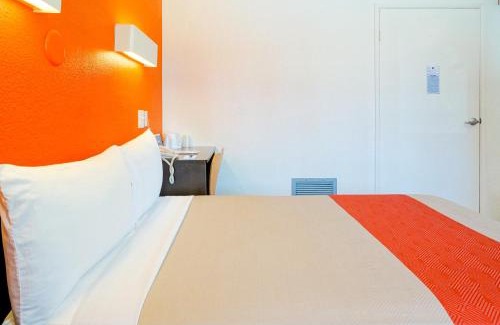 Carlsbad Hotel | Motel 6-Carlsbad, CA Beach