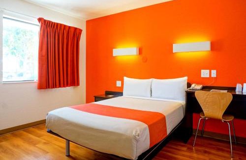Carlsbad Hotel | Motel 6-Carlsbad, CA Beach