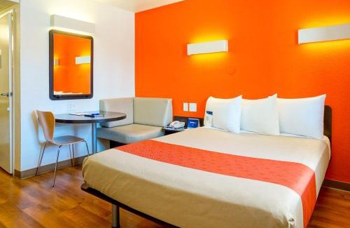 Carlsbad Hotel | Motel 6-Carlsbad, CA Beach