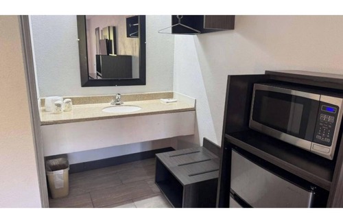 Cedar Rapids - Iowa City Hotel | Motel 6 Cedar Rapids, IA