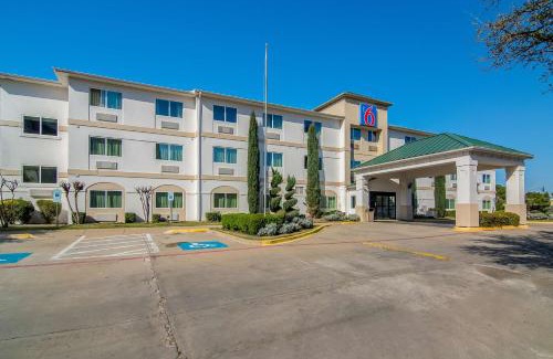 Park Central Hotel | Motel 6-Dallas, TX - North - Richardson