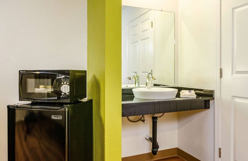 Raisin Hotel | Motel 6 Fresno, CA - Yosemite Hwy