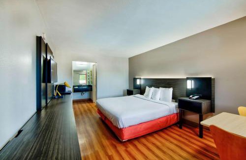 Gainesville Hotel | Motel 6-Gainesville, GA