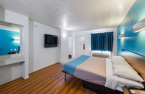 Grand Prairie Hotel | Motel 6 Grand Prairie, TX - Interstate 30