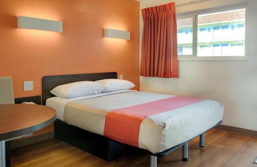 Mammoth Lakes Hotel | Motel 6-Mammoth Lakes, CA