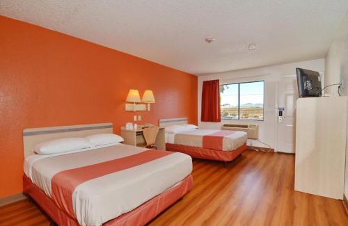 Palm Springs Hotel | Motel 6-North Palm Springs, CA - North