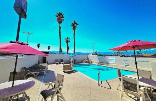 Palm Desert Hotel | Motel 6-Palm Desert, CA - Palm Springs Area