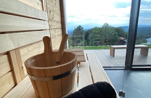 Grainet Ski Chalet | Mountain chalet view