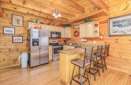 Pigeon Forge Apartment | Mountain Escape Book Now