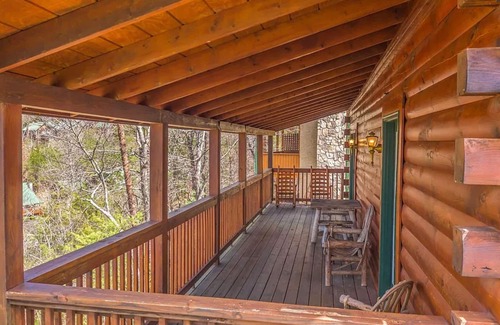 Pigeon Forge Apartment | Mountain Escape Book Now