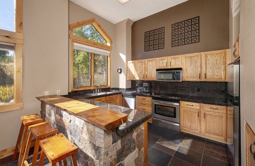Three Peaks House | Mountain Retreat Near Hiking and Golf In Silverthorne