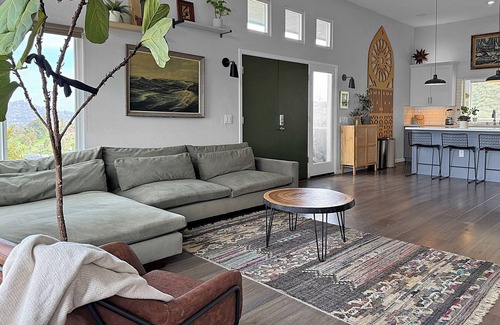 La Presa House | Mountain Top 4 Bdrm Home Along Nature Reserve with Spectacular Views, AC & WiFi