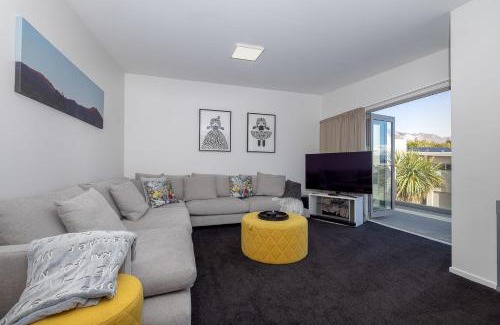 Wanaka Apartment | Mountain View Apartment