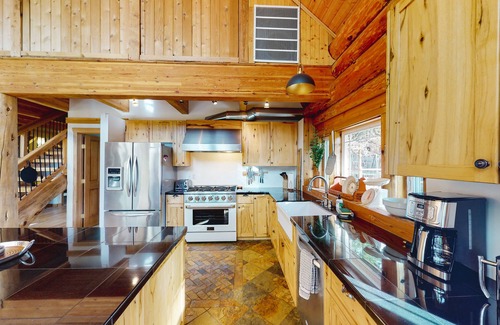 Cle Elum Cabin | Mountain-view dog-friendly cabin with hot tub, wood stove, central AC, & W/D