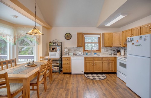Twin Mountain Cabin | Mountain view home with snowmobile access; Close to Bretton Woods
