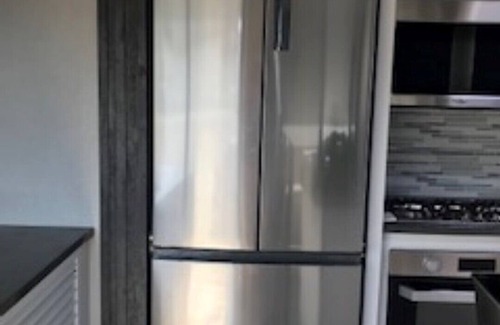 Regional District of Nanaimo House | Mountain View Retreat (Luxury RV, modern and mountain view)