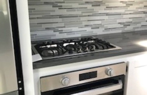 Regional District of Nanaimo House | Mountain View Retreat (Luxury RV, modern and mountain view)