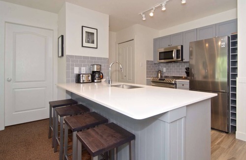 Village North Condo | MOUNTAIN VIEWS + VILLAGE LOCATION! Professionally Managed + Cleaned