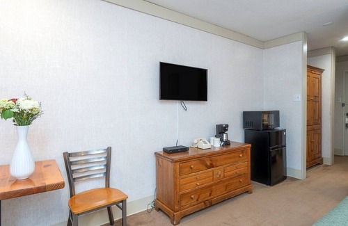 Telluride Apartment | Mountainside Inn 218 1 Bedroom Hotel Room by Alpine Lodging Telluride