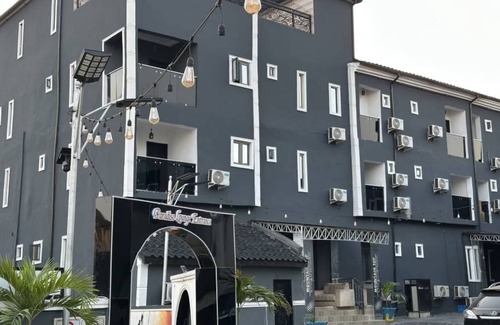 Ojodu Apartment | mountaintop suite and apartment