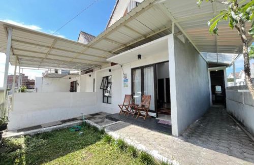 Dinoyo Villa | MP Villa New Ardmore A64 Malang