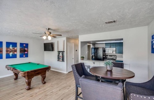 Grand Prairie Apartment | Mpressive Hideaway!