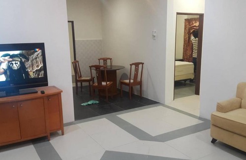 Merbau Sempak House | Mri Homestay Sg Buloh - 3 Br House on First Floor with Centralised Pool