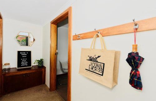 Battery Point Apartment | Ms Sophia's Studio Apartment
