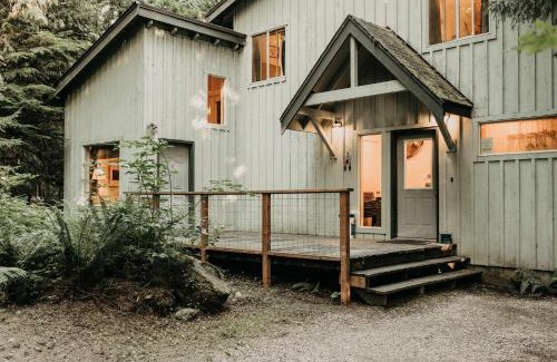 Glacier House | Mt, Baker Rim Cabin 19 - Hot Tub - Sauna - Bbq