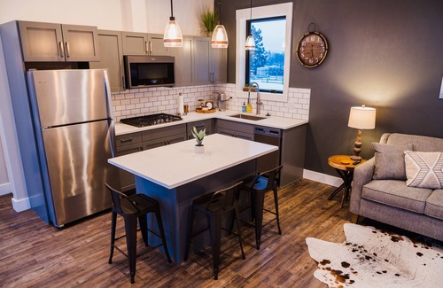 Kalispell House | Mtn view 1-bd cabin with hot tub
